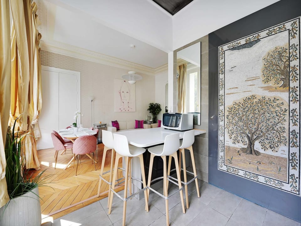 Charming 2BR4P - Georges V  Champs-AlysACes Hotel in Paris