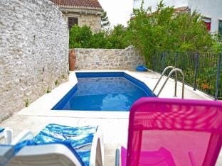Apartments Villa Nada Sutivan - Two Bedroom Apartment with Terrace Hotel in Split-Dalmatia County
