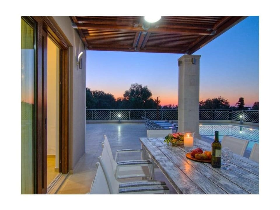 Villa in Prines with swimming pool Resort in Crete