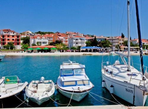 Apartment Villa Daniela - Three Bedroom Apartment with Terrace Hotel in Okrug Gornji