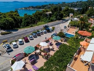 Apartments Bibijana- Premium Studio Apartment with Patio and Sea View APARTMAN 3 Hotel in Srebreno