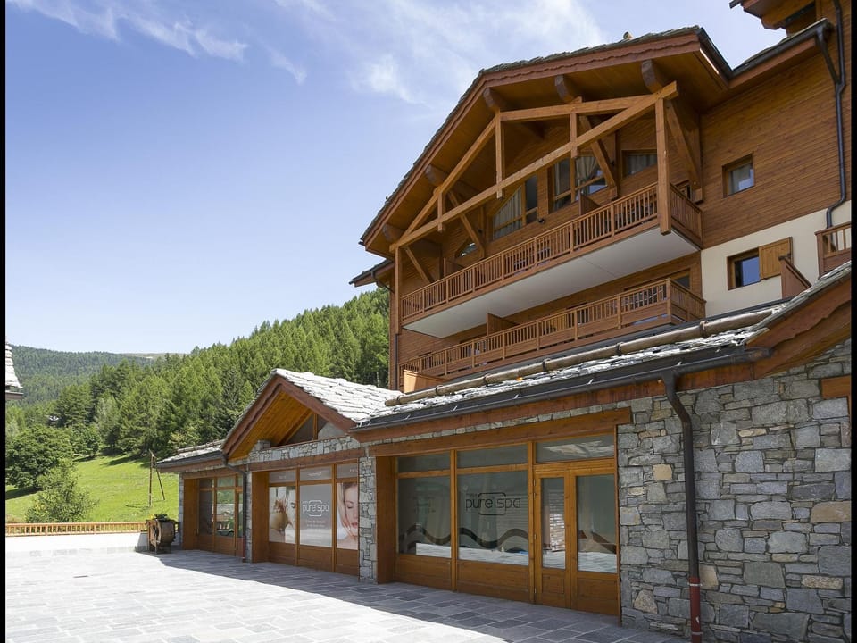 Apartment in France with Pool and Sauna Hotel in Sainte-Foy-Tarentaise