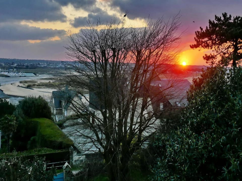 Rooms 5 People Hotel in Barneville-Carteret
