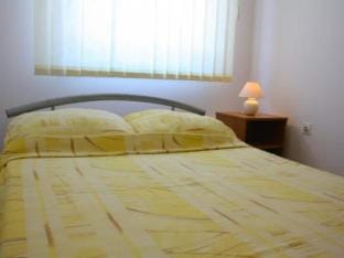 Apartments Degi - Two Bedroom Apartment right Hotel in Biograd na Moru