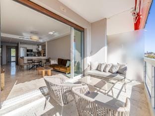 Bright Apartment with Sea View Hotel in Cannes