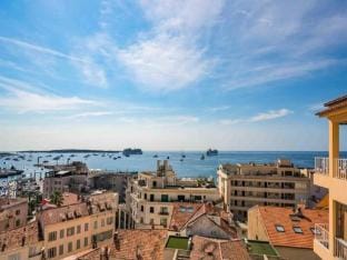 Seaview Two Bedroom Cannes Heart Hotel in Cannes