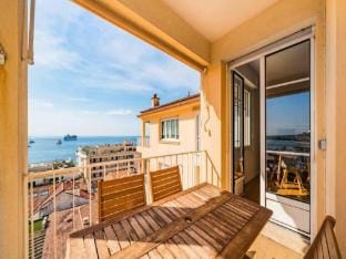Seaview Two Bedroom Cannes Heart Hotel in Cannes