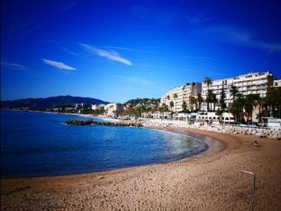 Seaview Two Bedroom Cannes Heart Hotel in Cannes