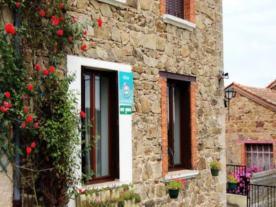 House 4 People Hotel in Auvergne-Rhône-Alpes