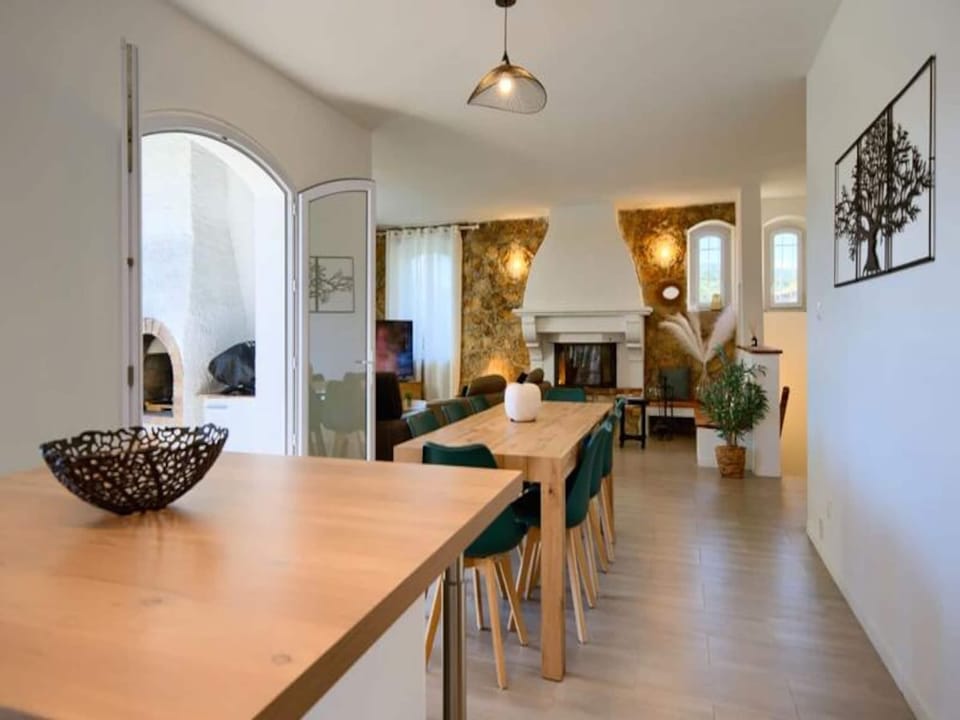 Houses  Villas for 6 People Hotel in Villeneuve-Loubet