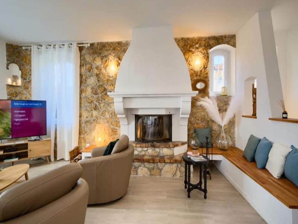 Houses  Villas for 6 People Hotel in Villeneuve-Loubet