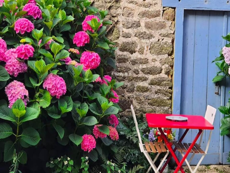 Houses  Villas for 5 People Hotel in Brittany