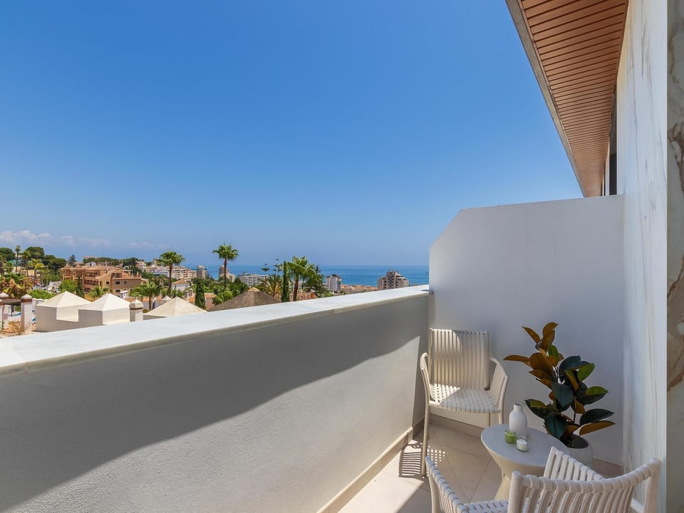 Montemar Retreat with Private Pool Apartment in Torremolinos