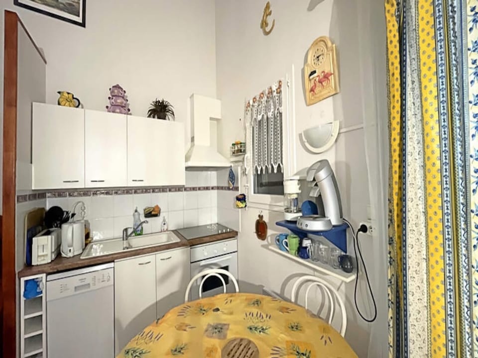 Rooms 6 People Hotel in Saintes-Maries-de-la-Mer