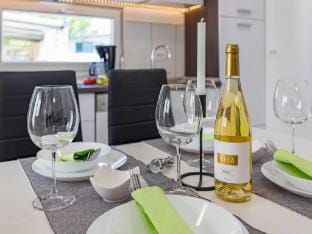 Villa in Gajana with heated pool Hotel in Peroj