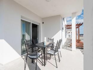 Classic Four Bedroom Villa with Sea View and Private Pool  Villa 3 Hotel in Šibenik-Knin County, Croatia