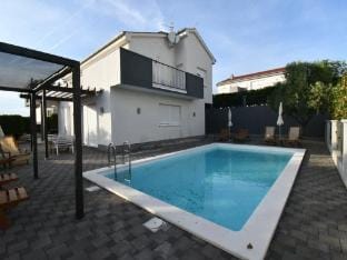 Classic Four Bedroom Villa with Sea View and Private Pool  Villa 3 Hotel in Šibenik-Knin County, Croatia