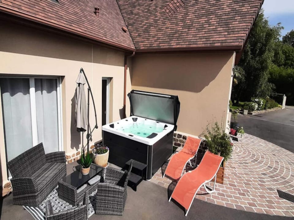 House 6 People Hotel in Normandy