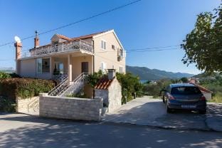 Comfort One Bedroom Apartment with Balcony and Sea View VELIKI Hotel in Dubrovnik-Neretva County