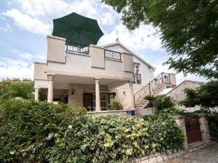 Apartments Mare- One Bedroom Apartment with Garden View A3 ST Hotel in Split-Dalmatia County