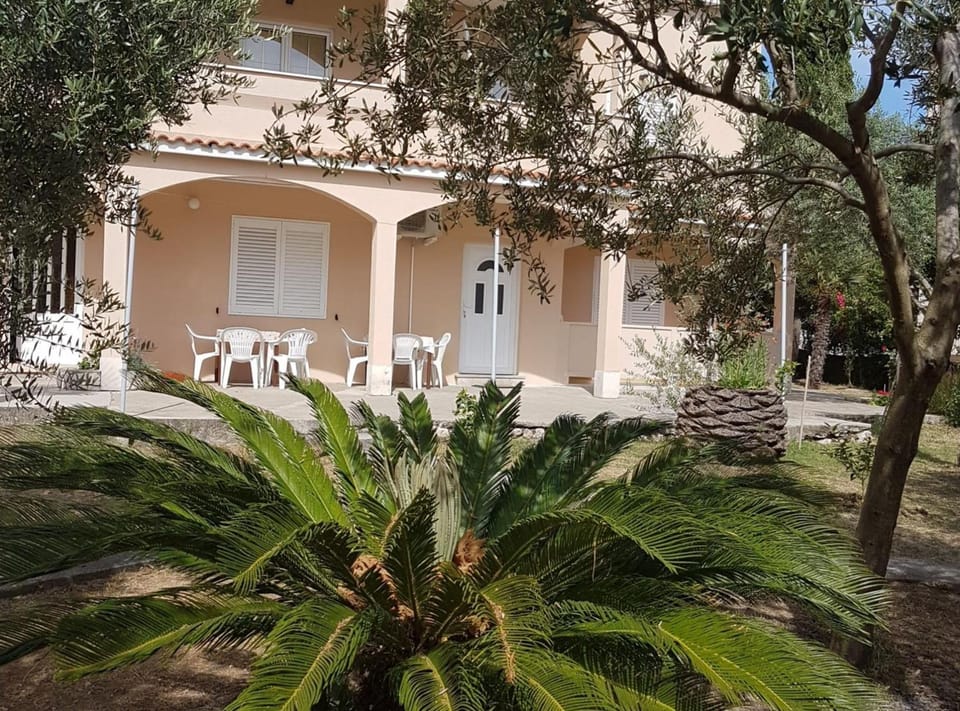 Apartments Danijela  Vlado - One Bedroom Apartment with Balcony and Garden View Hotel in Lopar
