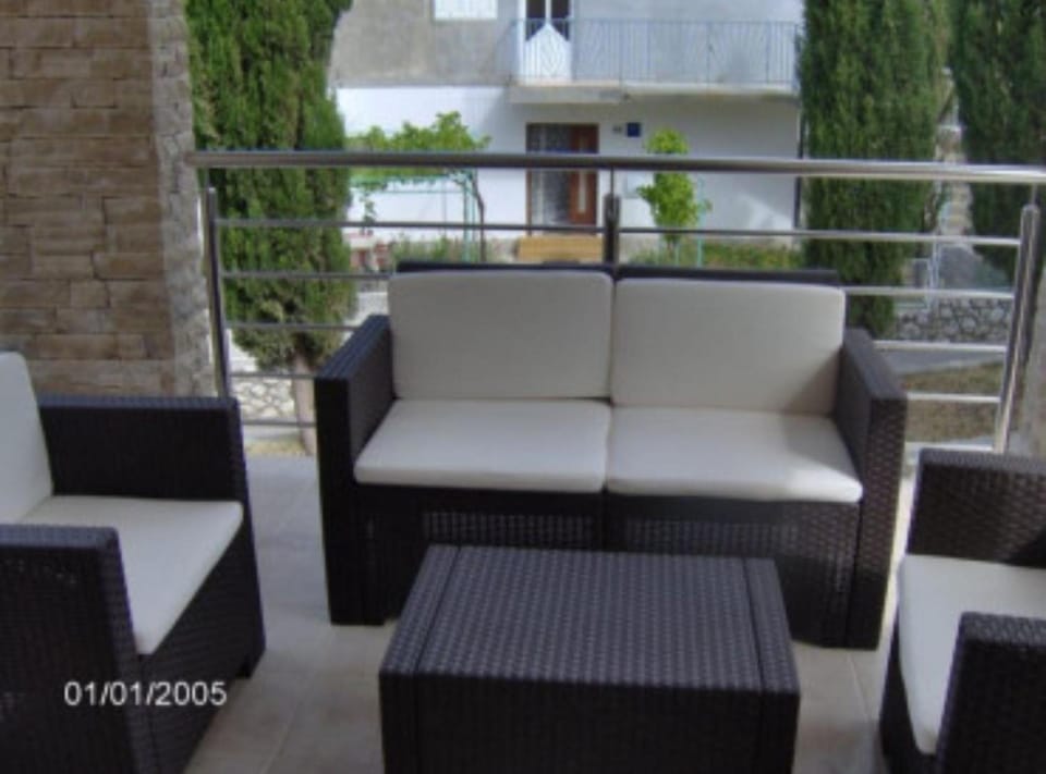 Apartments Danijela  Vlado - One Bedroom Apartment with Balcony and Garden View Hotel in Lopar