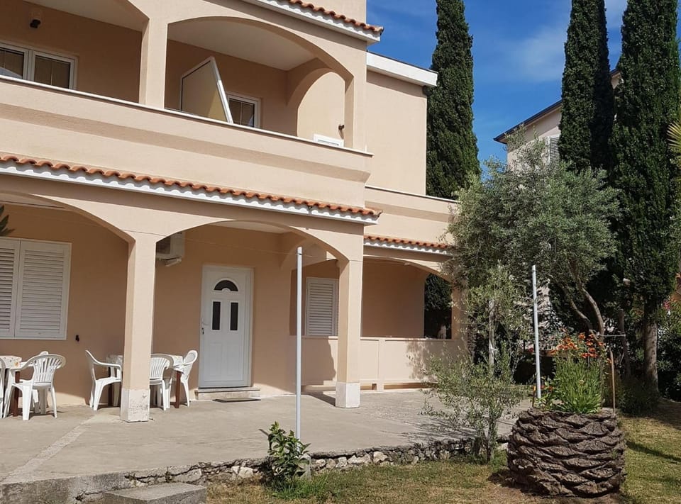 Apartments Danijela  Vlado - One Bedroom Apartment with Balcony and Garden View Hotel in Lopar
