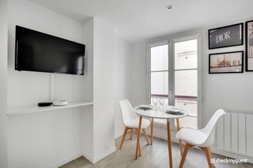 Intimate apartment - 2P - Le Marais Hotel in Paris