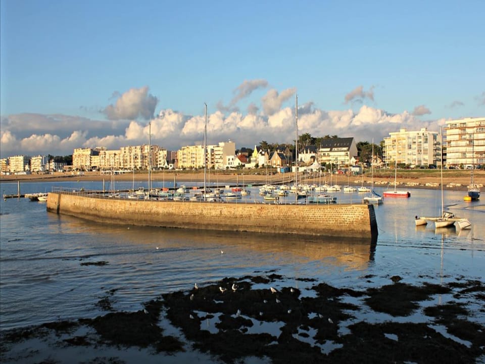 Apartment With Parking In City Center Hotel in Pornichet