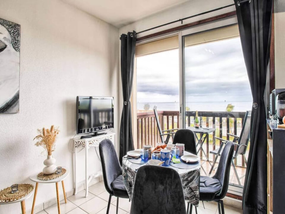 Rental stay Merville-Franceville Plage Hotel in Normandy