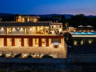 Luxury Villa Lara with Heated Pool, Hot-Tub and Sauna - Six Bedroom Villa with Pool Hotel in Split-Dalmatia County