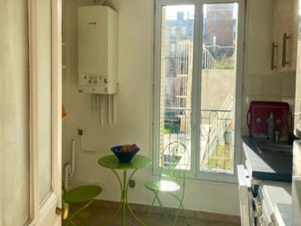 Appartement Lumineux Proche Espace Vert Hotel in Paris