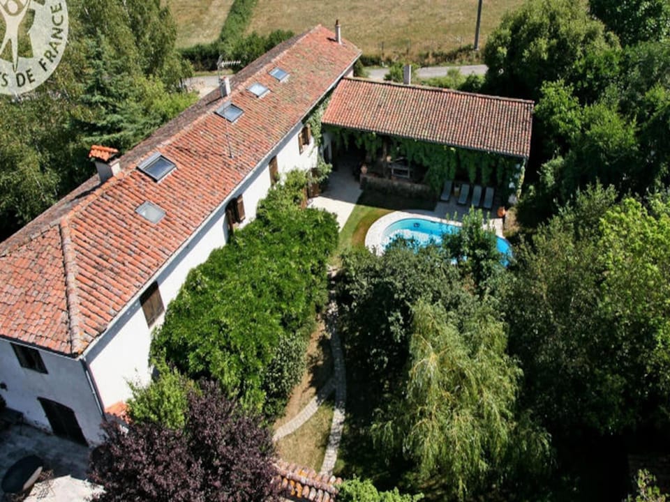 House 9 People Hotel in Auvergne-Rhône-Alpes