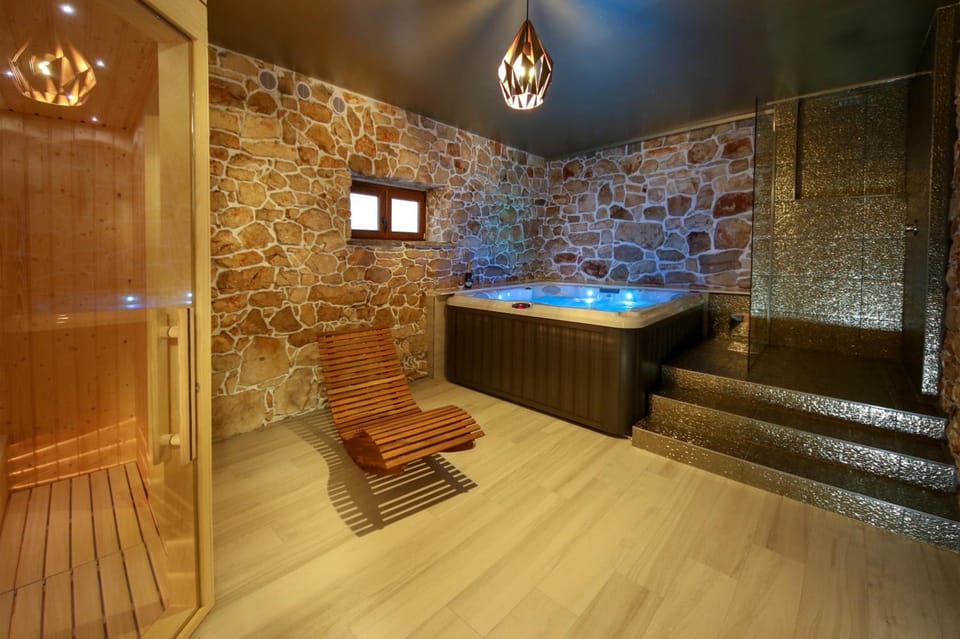 Villa Gabriel - Three Bedroom Villa with Outdoor Pool Resort in Šibenik-Knin County, Croatia