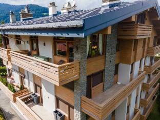 Apt Elegant with balcony 9P4BR - Megeve Center Hotel in Megève