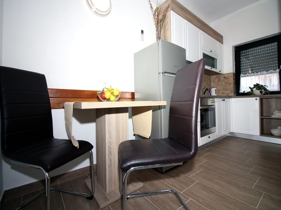 Zadar Coastal Haven - One Bedroom Apartment Ground Floor Hotel in Zadar