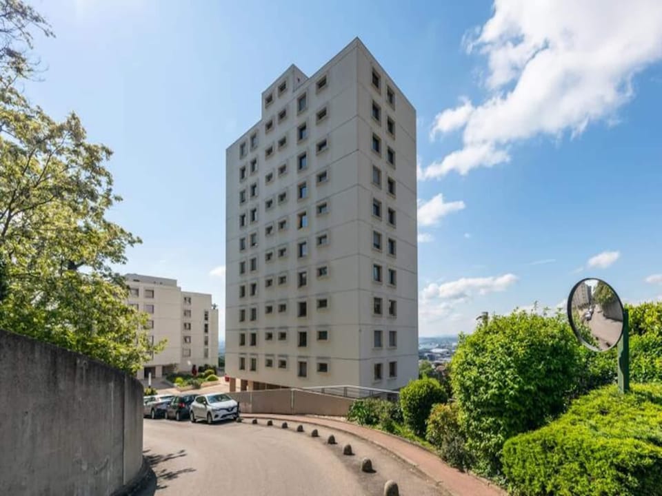 Apartments for 4 people Hotel in Lyon