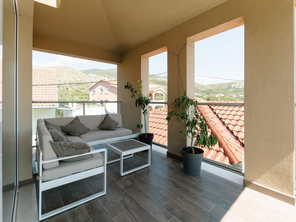 Luxury Villa with Heated Pool, Terrace, and Outdoor Amenities for Relaxation - Five Bedroom Villa Hotel in Trogir