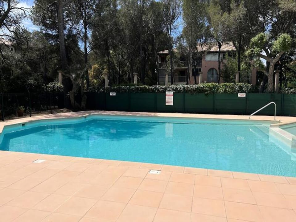 Rooms for 6 People Hotel in Fréjus
