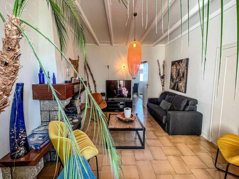 Houses  Villas for 12 People Hotel in Brittany