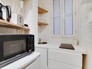 Magnificent Apartment - 1BR4P - Sacre-Coeur Hotel in Paris