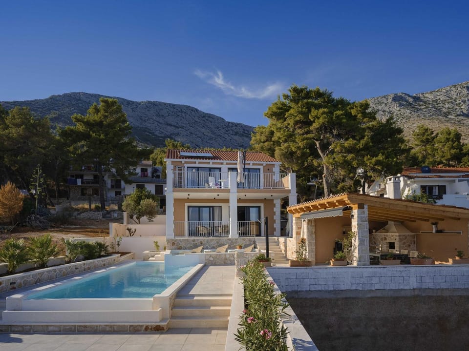 Sunlit Shores Beach Villa with Pool, Gym and Sauna - Three Bedroom Villa with Pool Hotel in Dubrovnik-Neretva County