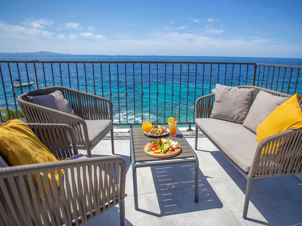 Sunlit Shores Beach Villa with Pool, Gym and Sauna - Three Bedroom Villa with Pool Hotel in Dubrovnik-Neretva County