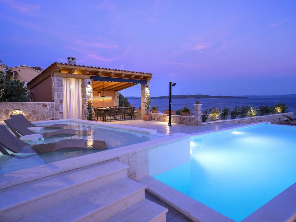 Sunlit Shores Beach Villa with Pool, Gym and Sauna - Three Bedroom Villa with Pool Hotel in Dubrovnik-Neretva County
