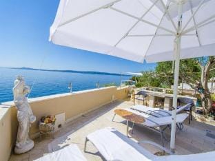 Apartments Nives -Standard 2 Bedroom ApartmentA1 Hotel in Okrug Gornji