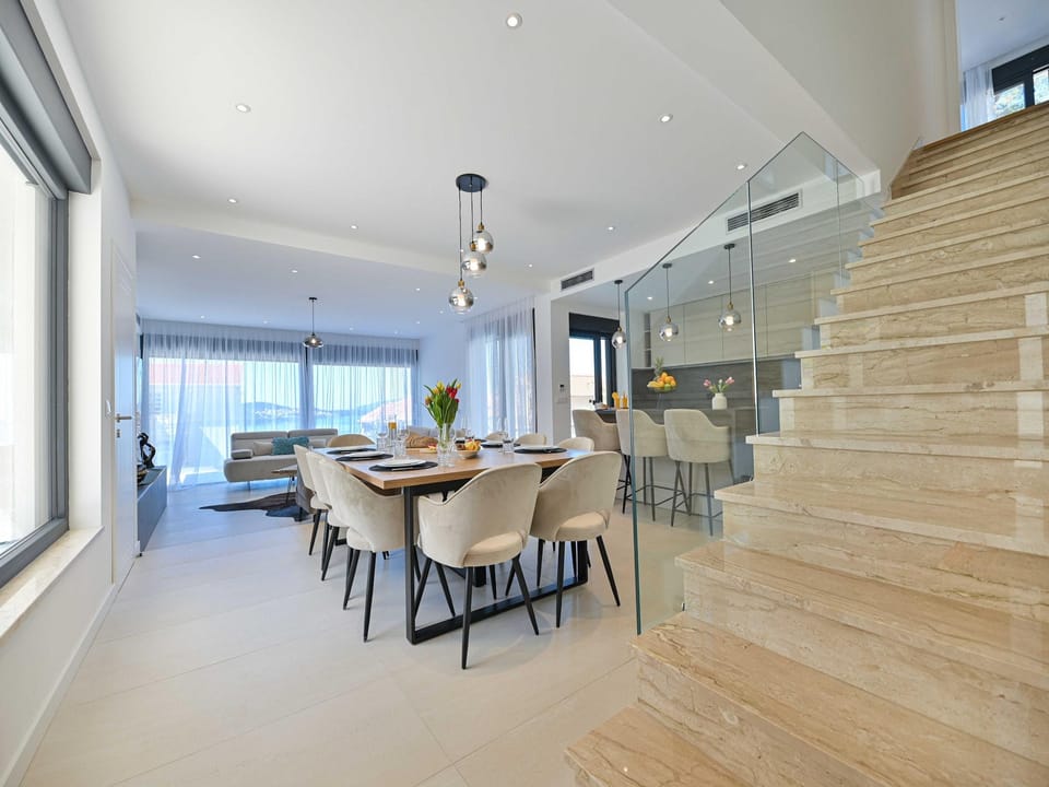 Villa Oasis - Five Bedroom Villa with Private Pool Resort in Trogir