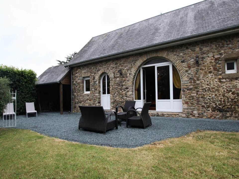 House 6 People Hotel in Normandy