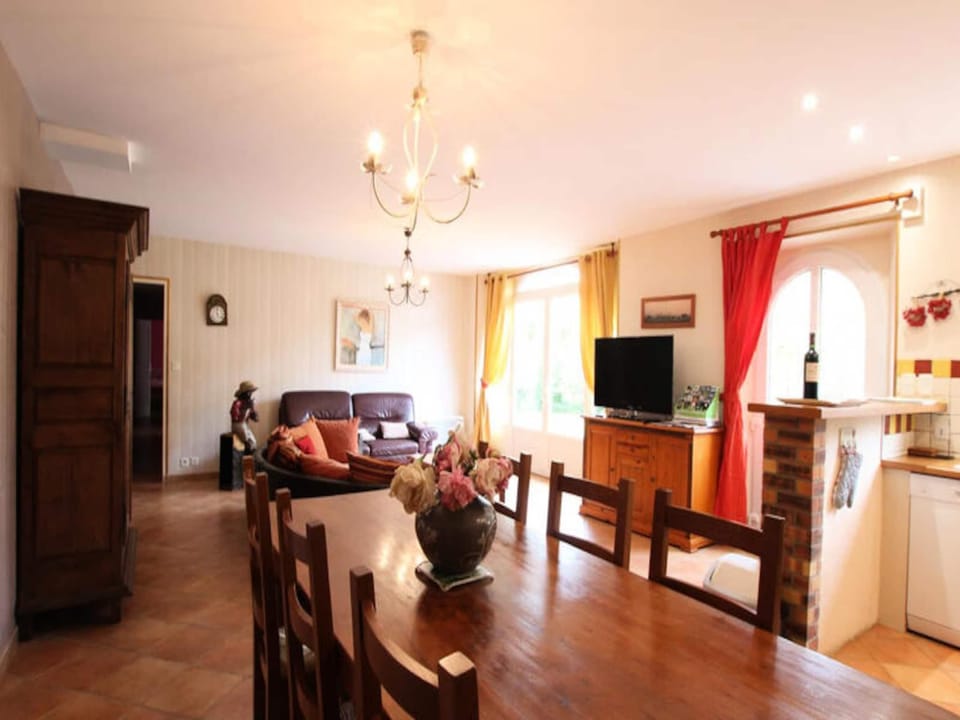 House 6 People Hotel in Normandy