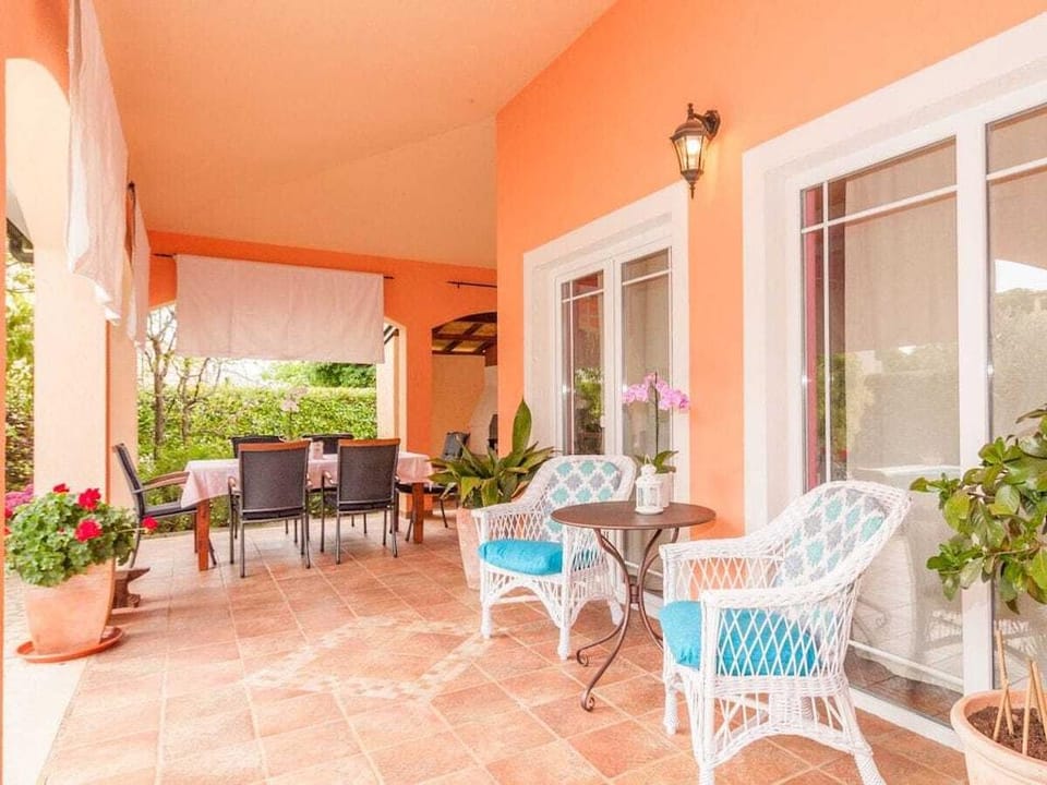 Villa in Pula 42 with swimming pool Hotel in Fažana