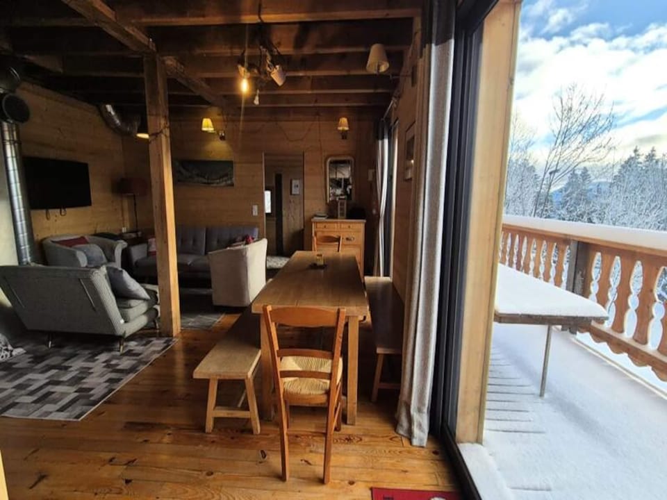Chalet Au Revard Au Calme for 12 people Hotel in Haute-Savoie